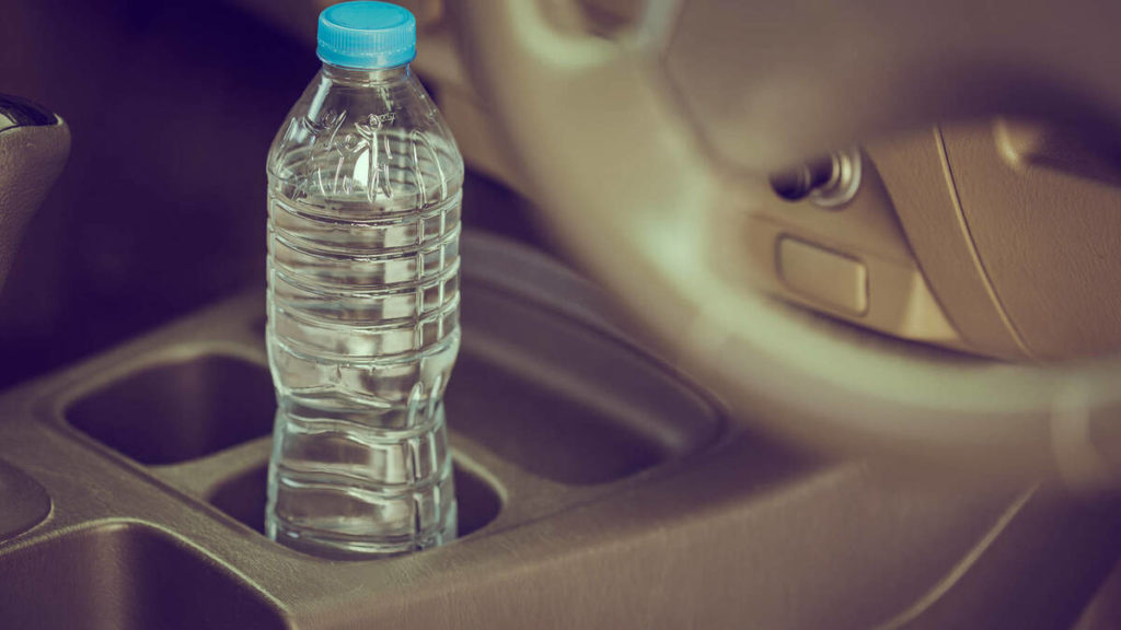 ¿Cuántas veces es sano rellenar su botella de agua?