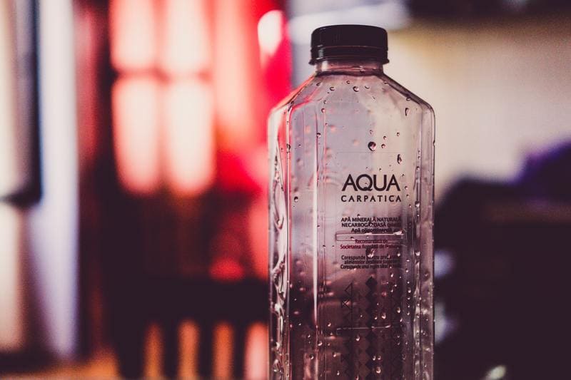 ¿Cómo crear etiquetas para botellas de agua?